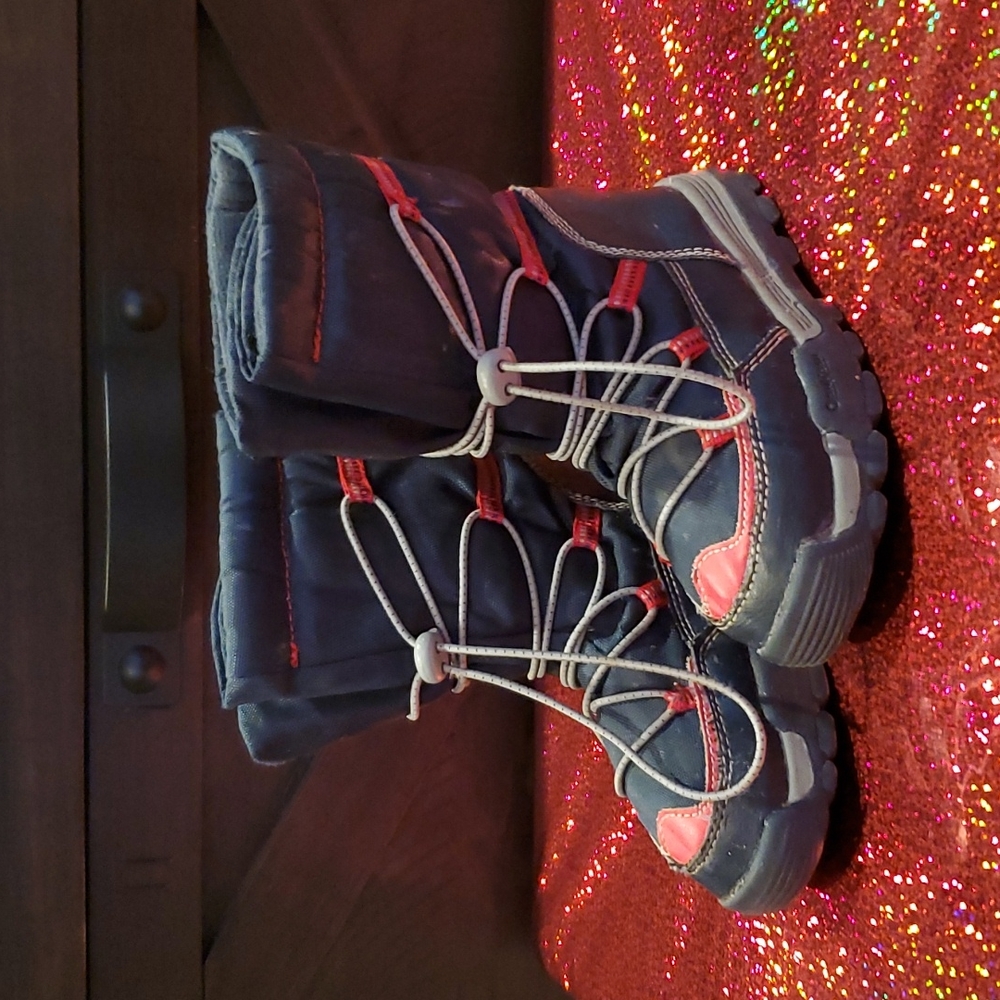 Snow boots